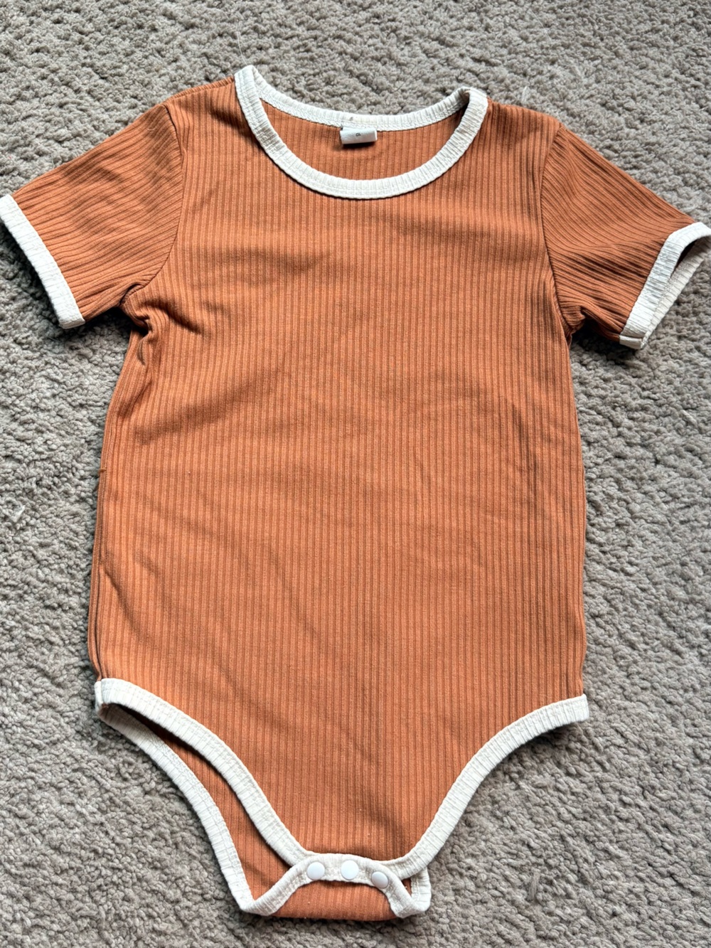 SHEIN Rust Ribbed Short-Sleeve Baby Bodysuit with Cream Trim
